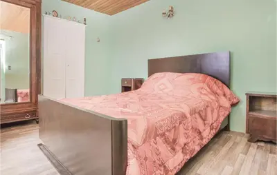 Un ou plusieurs lits dans un hébergement de l'établissement 2 Bedroom Cozy Apartment In Pietranera