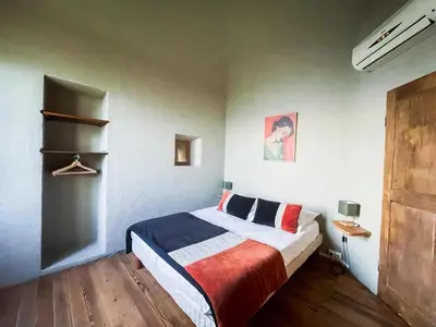 Un ou plusieurs lits dans un hébergement de l'établissement A Casa di U Scogliu Maison les pieds dans l eau Cap Corse