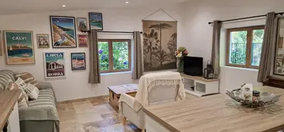 Télévision ou salle de divertissement dans l'établissement Stalla