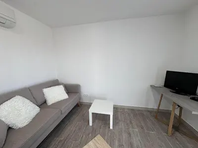 Télévision ou salle de divertissement dans l'établissement U TERZU - Appart neuf spacieux