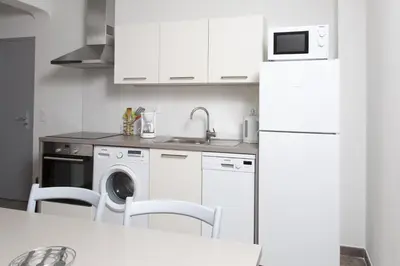 Cuisine ou kitchenette dans l'établissement Résidence Hotelière Capu Seninu