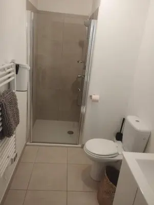 Salle de bains dans l'établissement T2 Waterfront Linguizzetta