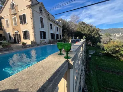 Piscine de l'établissement RDC maison de maitre pour 6 personnes avec piscine et jacuzzi ou située à proximité
