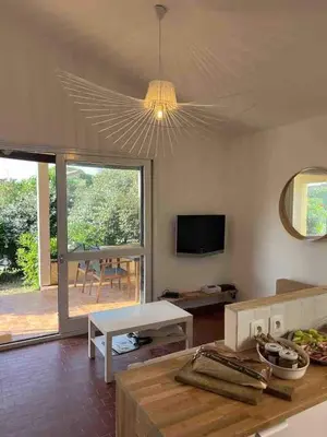 Télévision ou salle de divertissement dans l'établissement SOLANE 5 villa 100m plage
