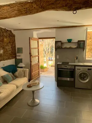 Cuisine ou kitchenette dans l'établissement Maison à Porticciolo, idéale pour un couple