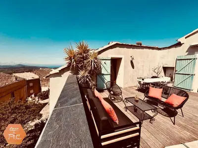 Balcon ou terrasse dans l'établissement Casa di Pia, demeure Corse du XIXème