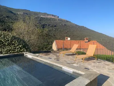 Vue générale sur la montagne ou vue sur la montagne depuis la villa