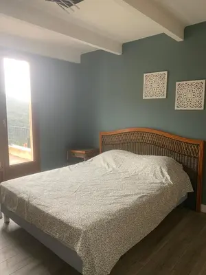 Un ou plusieurs lits dans un hébergement de l'établissement Vacances de rêve vue mer et montagne