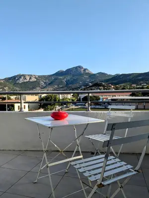 Vue générale sur la montagne ou vue sur la montagne depuis l'appartement