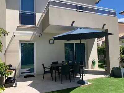 Terrasse ou espace extérieur de l'établissement Bord De Mer, Commerces Rivière 15mn