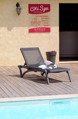 Piscine de l'établissement Appartement confort et équipé proche de la plage ou située à proximité