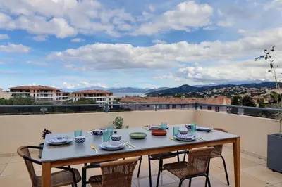 Vue générale sur la montagne ou vue sur la montagne depuis l'appartement