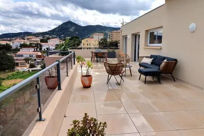 Vue générale sur la montagne ou vue sur la montagne depuis l'appartement