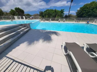 Piscine de l'établissement Studio avec piscine SAINT FLORENT - FLO300-259 ou située à proximité