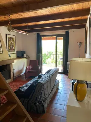 Coin salon dans l'établissement Appartement cosy Vico