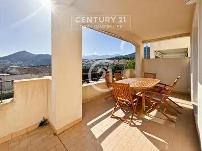 Vue générale sur la montagne ou vue sur la montagne depuis l'appartement