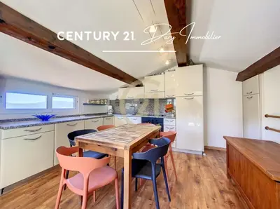 Cuisine ou kitchenette dans l'établissement Calvi T3 en triplex dans résidence avec piscine