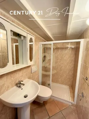 Salle de bains dans l'établissement Calvi T3 en triplex dans résidence avec piscine