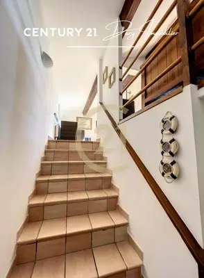 Plan de l'établissement Calvi T3 en triplex dans résidence avec piscine