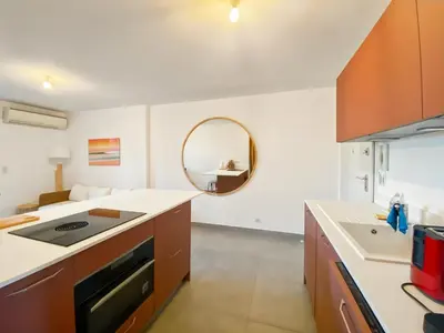 Cuisine ou kitchenette dans l'établissement Charmant T2 Ile Rousse, proche centre ville