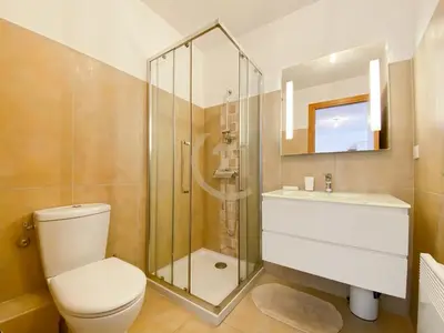 Salle de bains dans l'établissement Charmant T2 Ile Rousse, proche centre ville