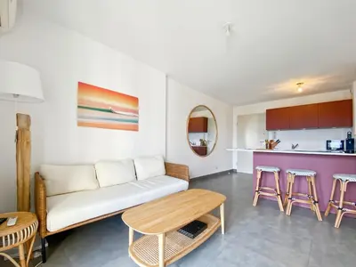 Cuisine ou kitchenette dans l'établissement Charmant T2 Ile Rousse, proche centre ville