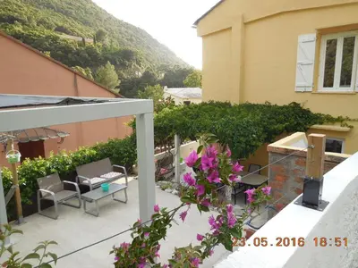 Vue générale sur la montagne ou vue sur la montagne depuis la maison de vacances