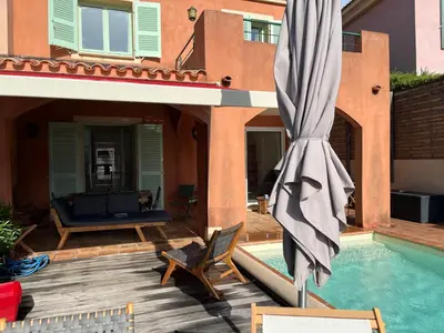 Piscine de l'établissement Villa avec piscine privative et vue imprenable sur le golf de Saint-Florent à 300 m de la plage ou située à proximité