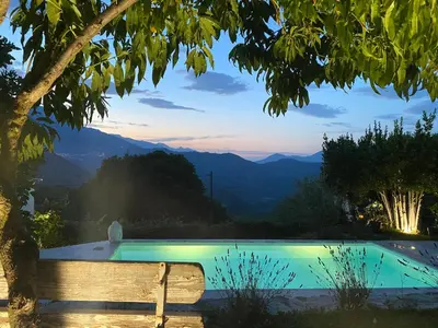 Vue générale sur la montagne ou vue sur la montagne depuis le séjour chez l'habitant