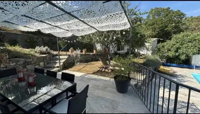 Piscine de l'établissement Appartement en Corse ou située à proximité