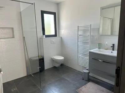 Salle de bains dans l'établissement Villa avec piscine privée Santa Maria Poggio