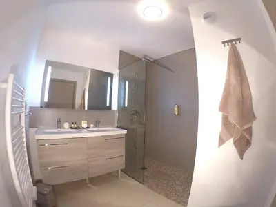 Salle de bains dans l'établissement Résidence Le Cosimo