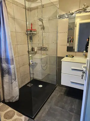Salle de bains dans l'établissement Maison de village