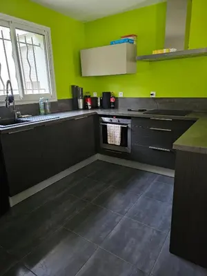 Cuisine ou kitchenette dans l'établissement Maison de village
