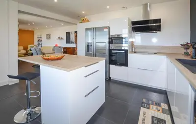 Cuisine ou kitchenette dans l'établissement Gorgeous Home In Cervione With Wifi