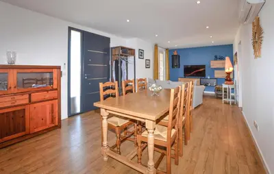 Cuisine ou kitchenette dans l'établissement Gorgeous Home In Cervione With Wifi