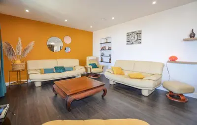 Coin salon dans l'établissement Gorgeous Home In Cervione With Wifi