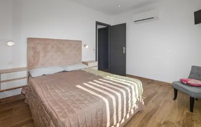 Un ou plusieurs lits dans un hébergement de l'établissement 2 Bedroom Lovely Home In Cervione