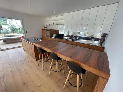 Cuisine ou kitchenette dans l'établissement Villa-de Luxe-Salle de bain-Vue sur la campagne à 5 minutes de la mer Qui est composé de 5 chambres