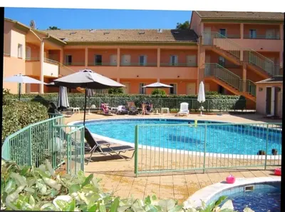 Piscine de l'établissement Appartement avec piscine ou située à proximité