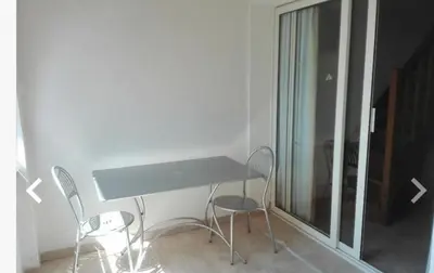 Coin salon dans l'établissement Appartement avec piscine