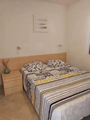 Un ou plusieurs lits dans un hébergement de l'établissement Appartement avec piscine