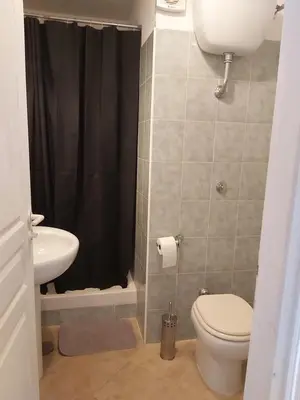 Salle de bains dans l'établissement Appartement avec piscine