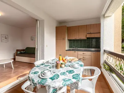 Cuisine ou kitchenette dans l'établissement Apartment Casa Antonio by Interhome