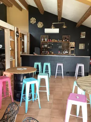 Salon ou bar de l'établissement Auberge chez François