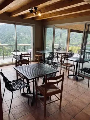 Restaurant ou autre lieu de restauration dans l'établissement Auberge chez François
