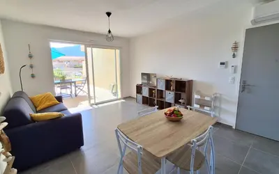 Coin salon dans l'établissement Apt 4 pers - all comforts - sea and mountain view