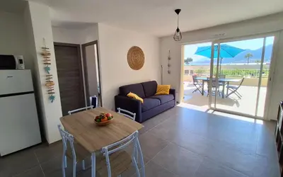 Coin salon dans l'établissement Apt 4 pers - all comforts - sea and mountain view