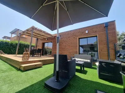 Jardin de l'établissement Casa Juliette Maison bois