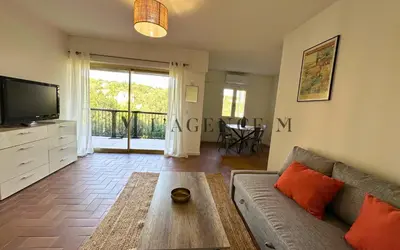 Télévision ou salle de divertissement dans l'établissement Appartement Lugaro Paisible & charmant